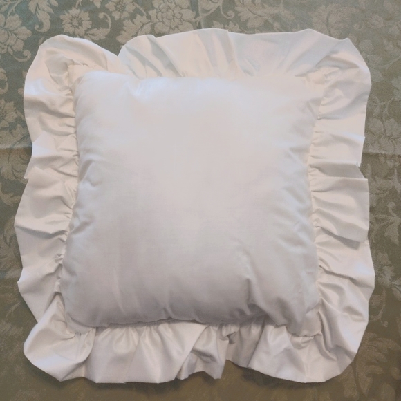 Vintage Wamsutta by Springfield White 19" Square Ruffled Scatter Pillows (2) - Picture 1 of 6